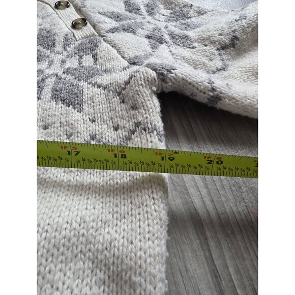 Woolrich White & Gray Nordic Snowflake Sweater Womens M Button Shoulder Knit - Picture 10 of 10